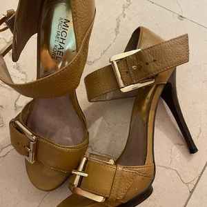 Michael Kors shoe is almost new